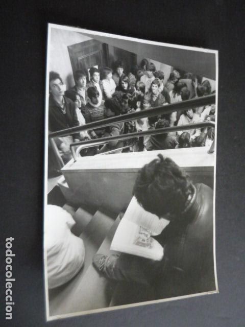 Antique Photography: BILBAO MANIFESTACON ESTUDIANTES INSTITUTO SAN ADRIAN FOTOGRAFIA 18 X 24 CM
