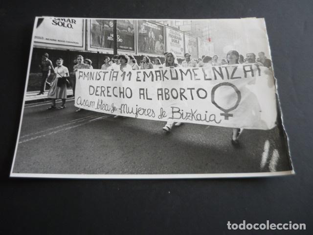 Fotografia antica: BILBAO MANIFESTACON JUICIO ABORTO FOTOGRAFIA 18 X 24 CM
