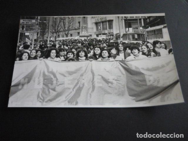 Antique Photography: BILBAO MANIFESTACON JUICIO ABORTO FOTOGRAFIA 14,5 X 28,5 CM