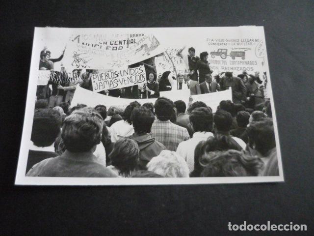 Antique Photography: LEON MANIFESTACION CONTRA CENTRAL NUCLEAR FOTOGRAFIA 13 X 18 CM GERARDO F. GABALDON FOTOGRAFO