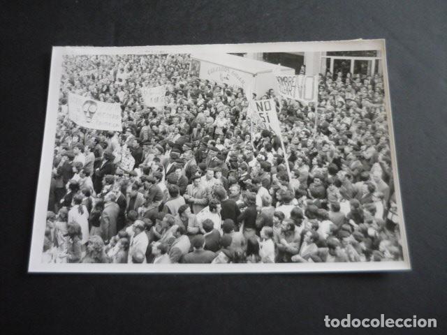 Antique Photography: LEON MANIFESTACION CONTRA CENTRAL NUCLEAR FOTOGRAFIA 13 X 18 CM GERARDO F. GABALDON FOTOGRAFO