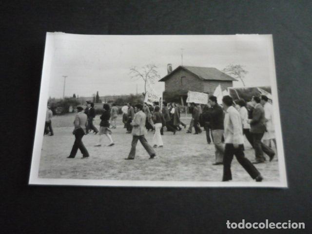 Antique Photography: LEON MANIFESTACION CONTRA CENTRAL NUCLEAR FOTOGRAFIA 13 X 18 CM GERARDO F. GABALDON FOTOGRAFO