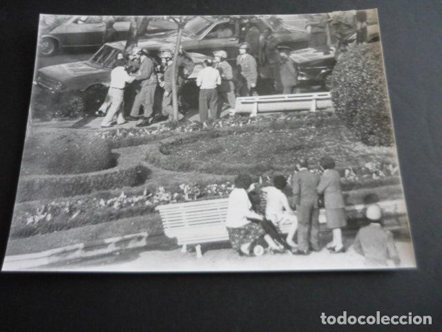 Antique Photography: LEON MANIFESTACION CONTRA CENTRAL NUCLEAR FOTOGRAFIA 24 X 18 CM GERARDO F. GABALDON FOTOGRAFO