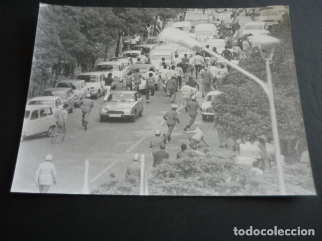 Fotografia antica: LEON MANIFESTACION CONTRA CENTRAL NUCLEAR FOTOGRAFIA 24 X 18 CM GERARDO F. GABALDON FOTOGRAFO