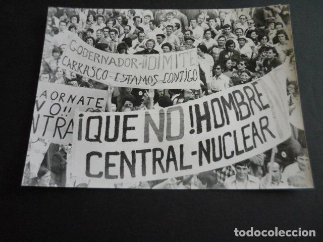 Fotografia antica: LEON MANIFESTACION CONTRA CENTRAL NUCLEAR FOTOGRAFIA 24 X 18 CM GERARDO F. GABALDON FOTOGRAFO