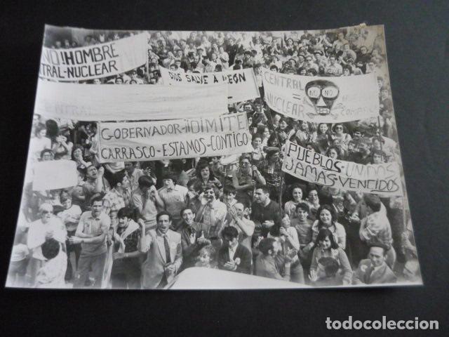 Fotografia antica: LEON MANIFESTACION CONTRA CENTRAL NUCLEAR FOTOGRAFIA 24 X 18 CM GERARDO F. GABALDON FOTOGRAFO