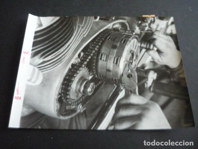 Fotografia antiga: CHECOSLOVAQUIA FABRICA DE MOTOCICLETAS JAWA ANTIGUA FOTOGRAFIA ORIGINAL 18 X 24 CM