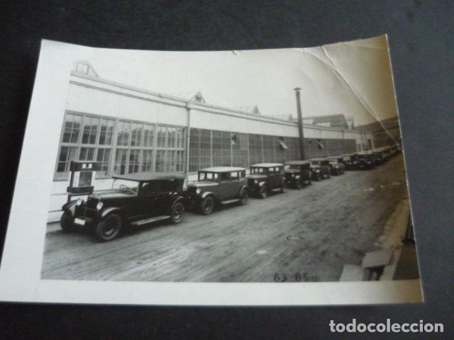 Fotografia antiga: CHECOSLOVAQUIA FABRICA DE AUTOMOVILES SKODA ANTIGUA FOTOGRAFIA ORIGINAL 18 X 12 CM