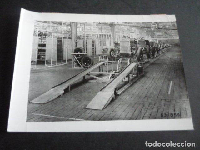 Fotografia antiga: CHECOSLOVAQUIA FABRICA DE AUTOMOVILES SKODA ANTIGUA FOTOGRAFIA ORIGINAL 18 X 12 CM