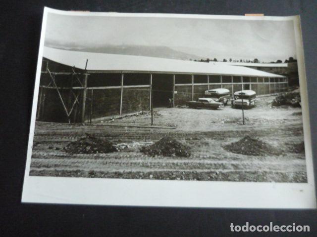 Fotografia antiga: ROA COLOMBIA FABRICA DE MOTOCARROS ANTIGUA FOTOGRAFIA ORIGINAL 18 X 24 CM