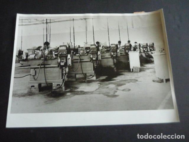 Fotografia antiga: ROA COLOMBIA FABRICA DE MOTOCARROS ANTIGUA FOTOGRAFIA ORIGINAL 18 X 24 CM