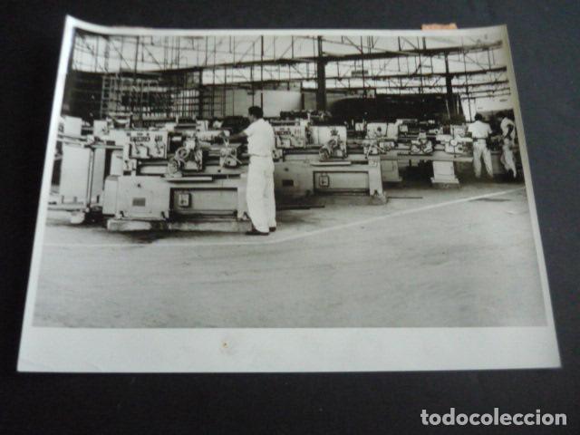 Fotografia antiga: ROA COLOMBIA FABRICA DE MOTOCARROS ANTIGUA FOTOGRAFIA ORIGINAL 18 X 24 CM