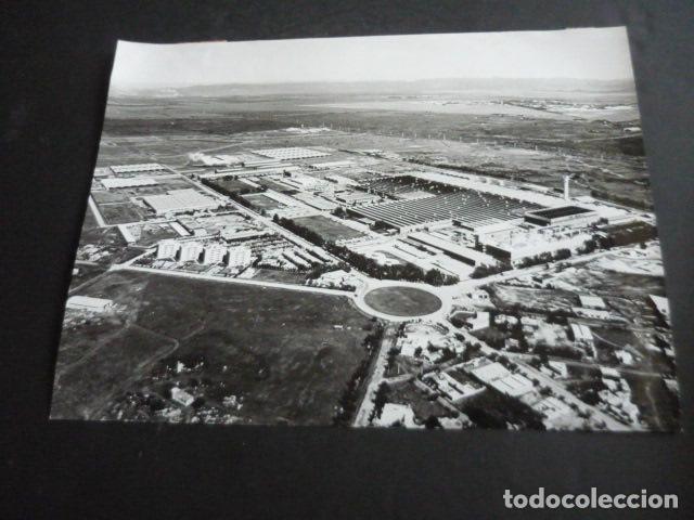 Fotografia antiga: CORDOBA ARGENTINA FABRICA DE AUTOMOVILES IKA RENAULT ANTIGUA FOTOGRAFIA ORIGINAL 18 X 24 CM
