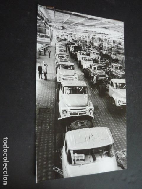 Fotografia antica: MOSCU RUSIA FABRICA DE AUTOMOVILES LIJACHOV ANTIGUA FOTOGRAFIA ORIGINAL 14 X 24 CM