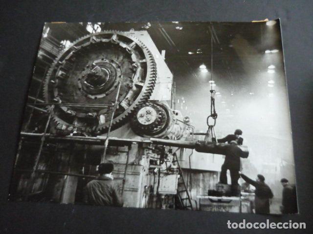Fotografia antica: MOSCU RUSIA FABRICA DE AUTOMOVILES LIJACHOV ANTIGUA FOTOGRAFIA ORIGINAL 18 X 24 CM