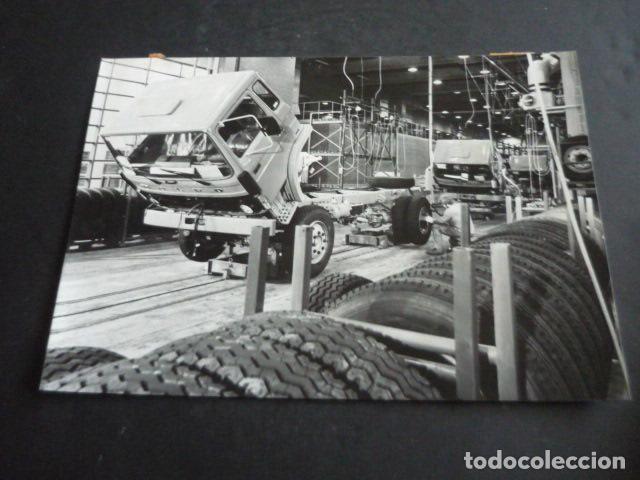 Fotografia antica: BELGICA FABRICA CAMIONES VOLVO ANTIGUA FOTOGRAFIA ORIGINAL 18 X 24 CM