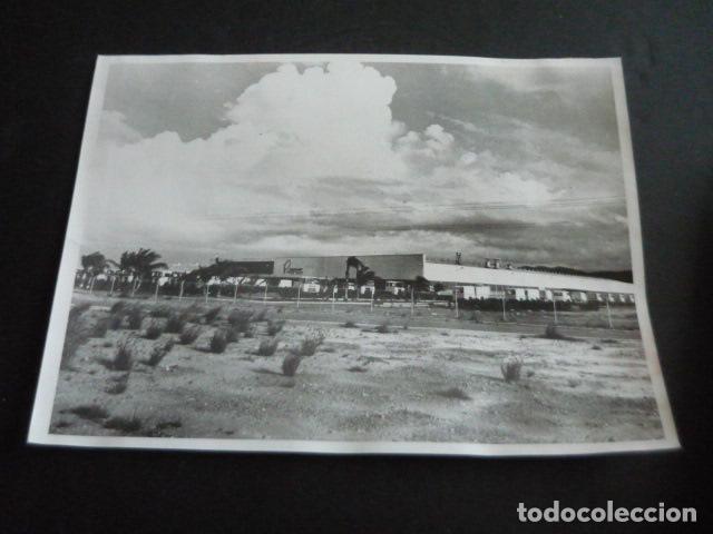 Fotograf&iacute;a antigua: VENEZUELA FABRICA DE AUTOMOVILES PEGASO ANTIGUA FOTOGRAFIA ORIGINAL 18 X 24 CM