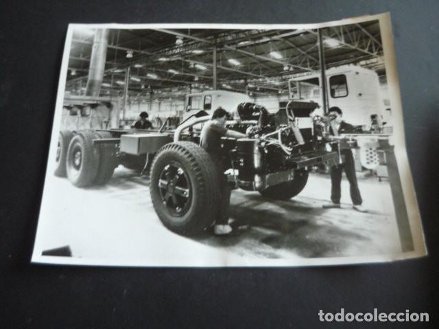 Fotograf&iacute;a antigua: VENEZUELA FABRICA DE AUTOMOVILES PEGASO ANTIGUA FOTOGRAFIA ORIGINAL 18 X 24 CM