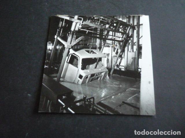 Fotografia antica: SUECIA FABRICA AUTOMOVILES VOLVO ANTIGUA FOTOGRAFIA ORIGINAL 12,5 X 12,5 CM
