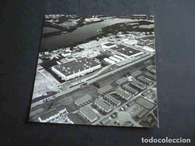Fotografia antica: SUECIA FABRICA AUTOMOVILES VOLVO ANTIGUA FOTOGRAFIA ORIGINAL 12,5 X 12,5 CM