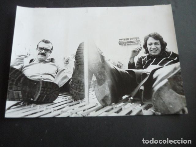 Fotografia antica: ENRIC SIO Y ALFONSO ORTU&Ntilde;O DIBUJANTES ANTIGUA FOTOGRAFIA ORIGINAL 18 X 24 CM