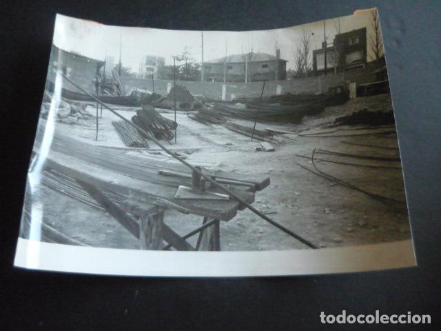 Fotografia antica: MADRID OBRAS EN LA PLAZA DE LA REPUBLICA ARGENTINA MONUMENTO ANTIGUA FOTOGRAFIA ORIGINAL 24 X 18 CM