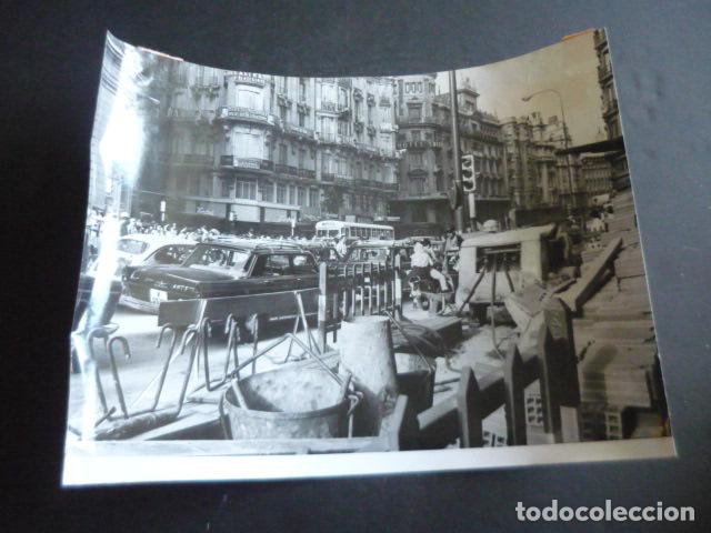 Fotograf&iacute;a antigua: MADRID OBRAS EN LA AVENIDA DE JOSE ANTONIO GRAN VIA ANTIGUA FOTOGRAFIA ORIGINAL 18 X 24 CM