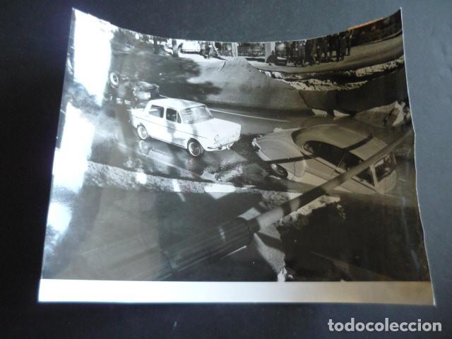 Fotograf&iacute;a antigua: MADRID SOCAVON EN LA CALLE ALMAGRO AUTOMOVILES ANTIGUA FOTOGRAFIA ORIGINAL 18 X 24 CM