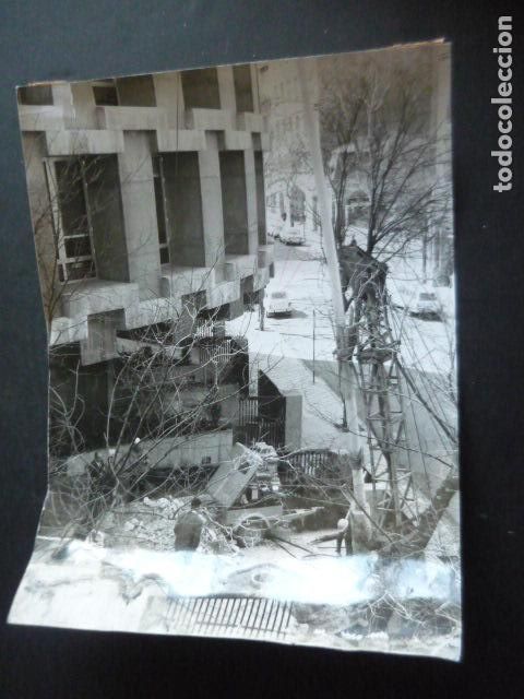 Fotograf&iacute;a antigua: MADRID OBRAS CALLE FERNANDO EL SANTO MONTE ESQUINZA ANTIGUA FOTOGRAFIA ORIGINAL 18 X 24 CM