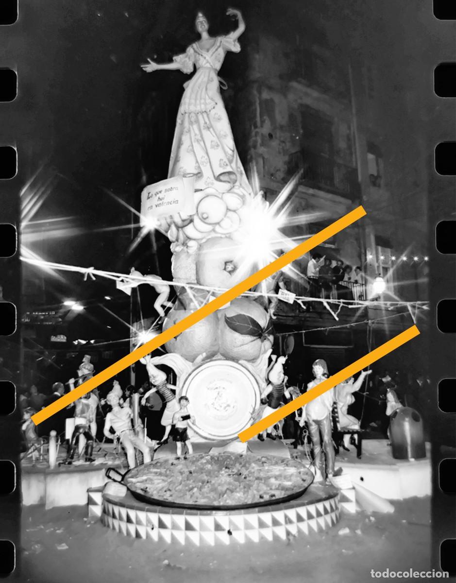 Fotograf&iacute;a antigua: Antiguo negativo de fotograf&iacute;a. FALLA CORRETGERIA BANY DELS PAVESOS. A&Ntilde;O 1985