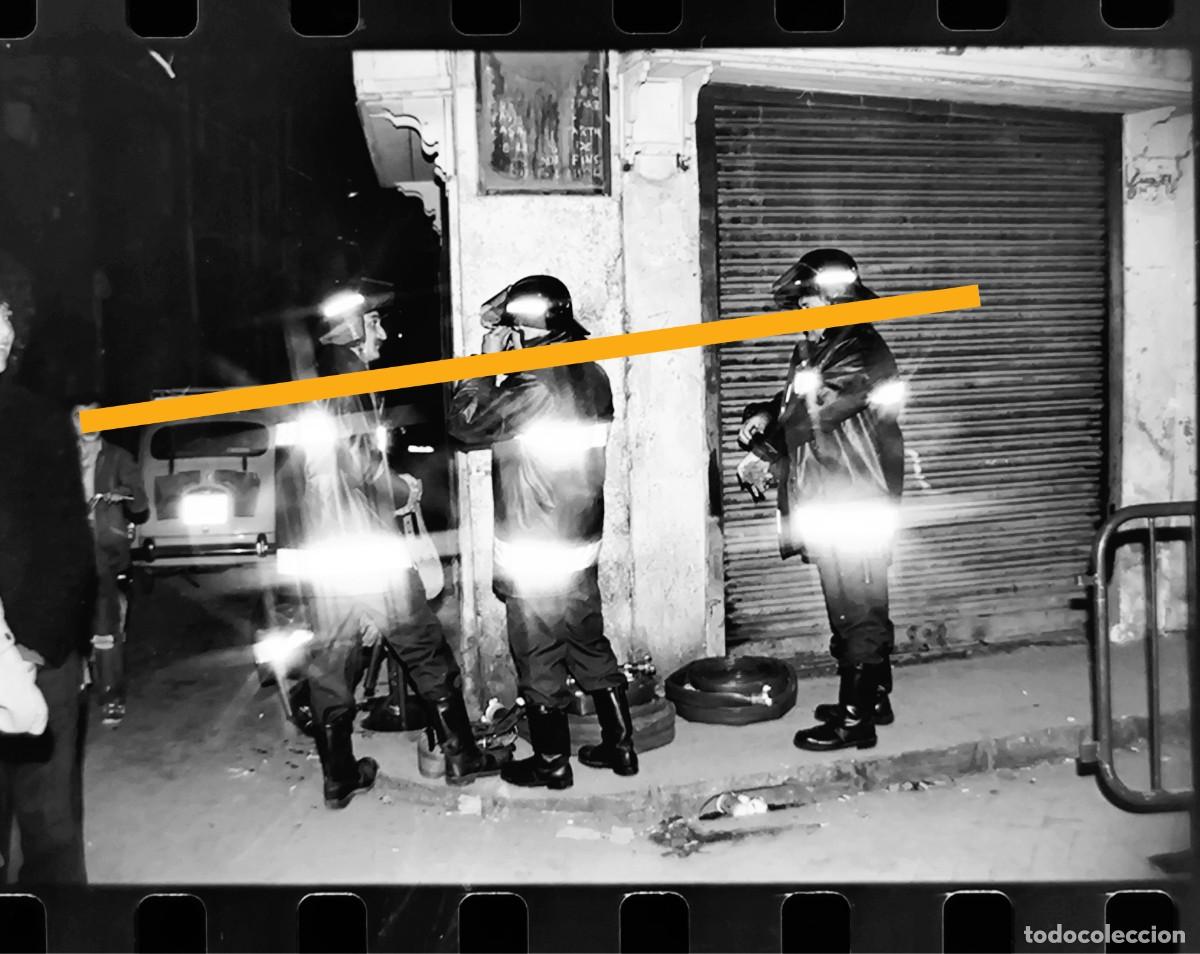 Fotograf&iacute;a antigua: Antiguo negativo de fotograf&iacute;a. Valencia en fallas. Bomberos. A&Ntilde;O 1985