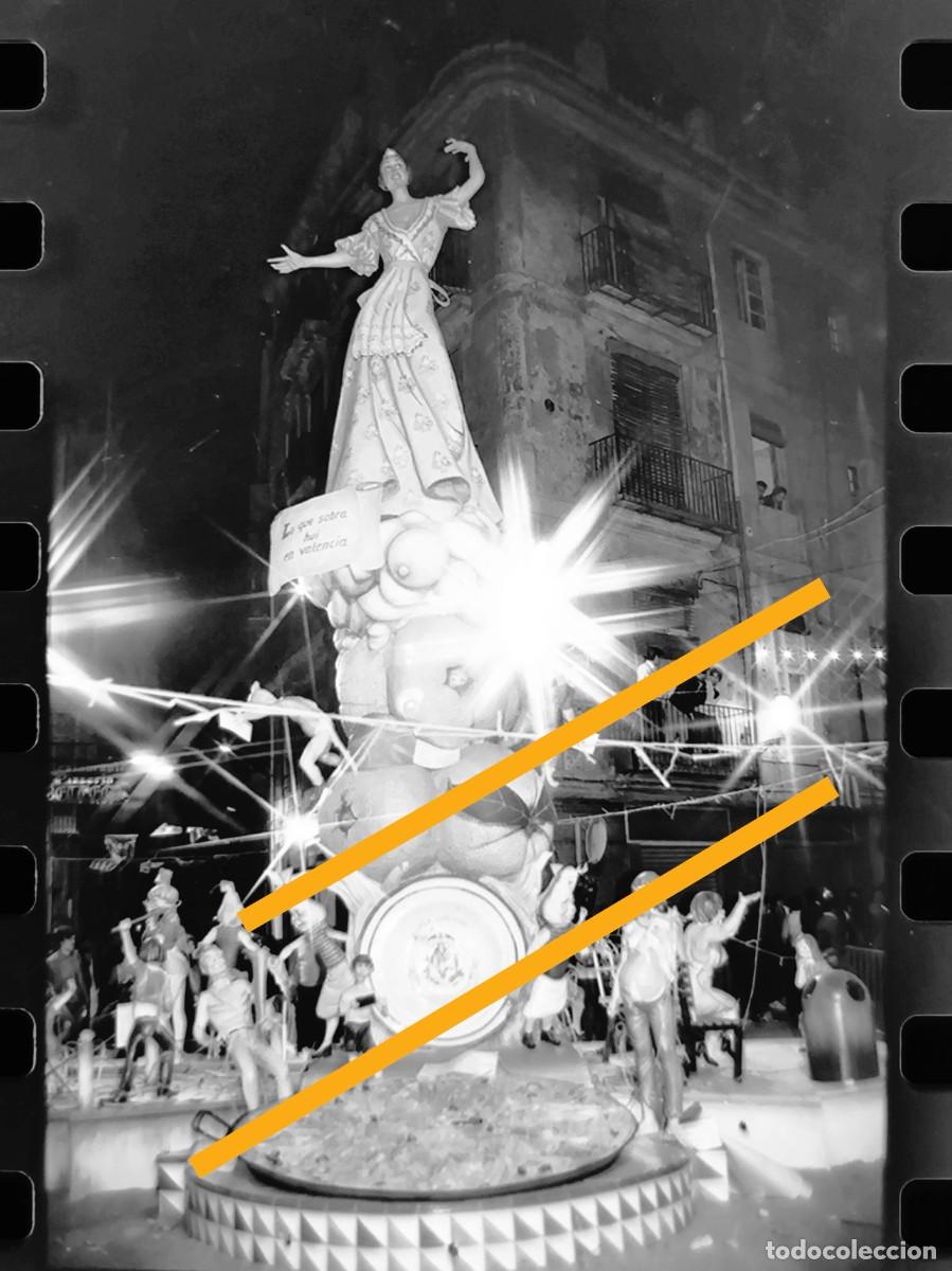 Fotograf&iacute;a antigua: Antiguo negativo de fotograf&iacute;a. FALLA CORRETGERIA BANY DELS PAVESOS. A&Ntilde;O 1985