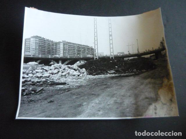 Fotograf&iacute;a antigua: MADRID RIO MANZANARES ESCOMBROS ANTIGUA FOTOGRAFIA ORIGINAL 18 X 24 CM