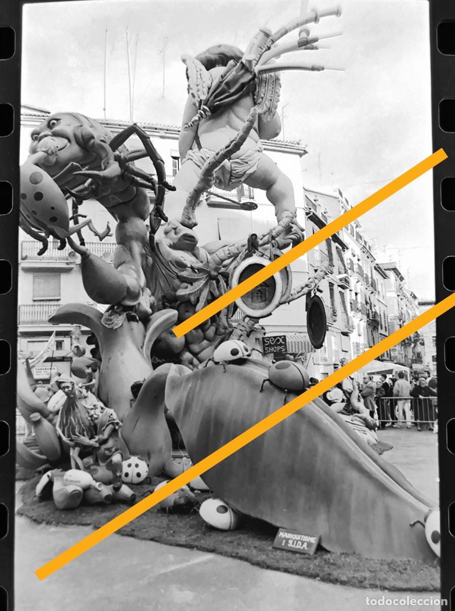 Fotograf&iacute;a antigua: Antiguo negativo de fotograf&iacute;a. Falla convento Jerusal&eacute;n. Fallas de Valencia. A&ntilde;o 1988