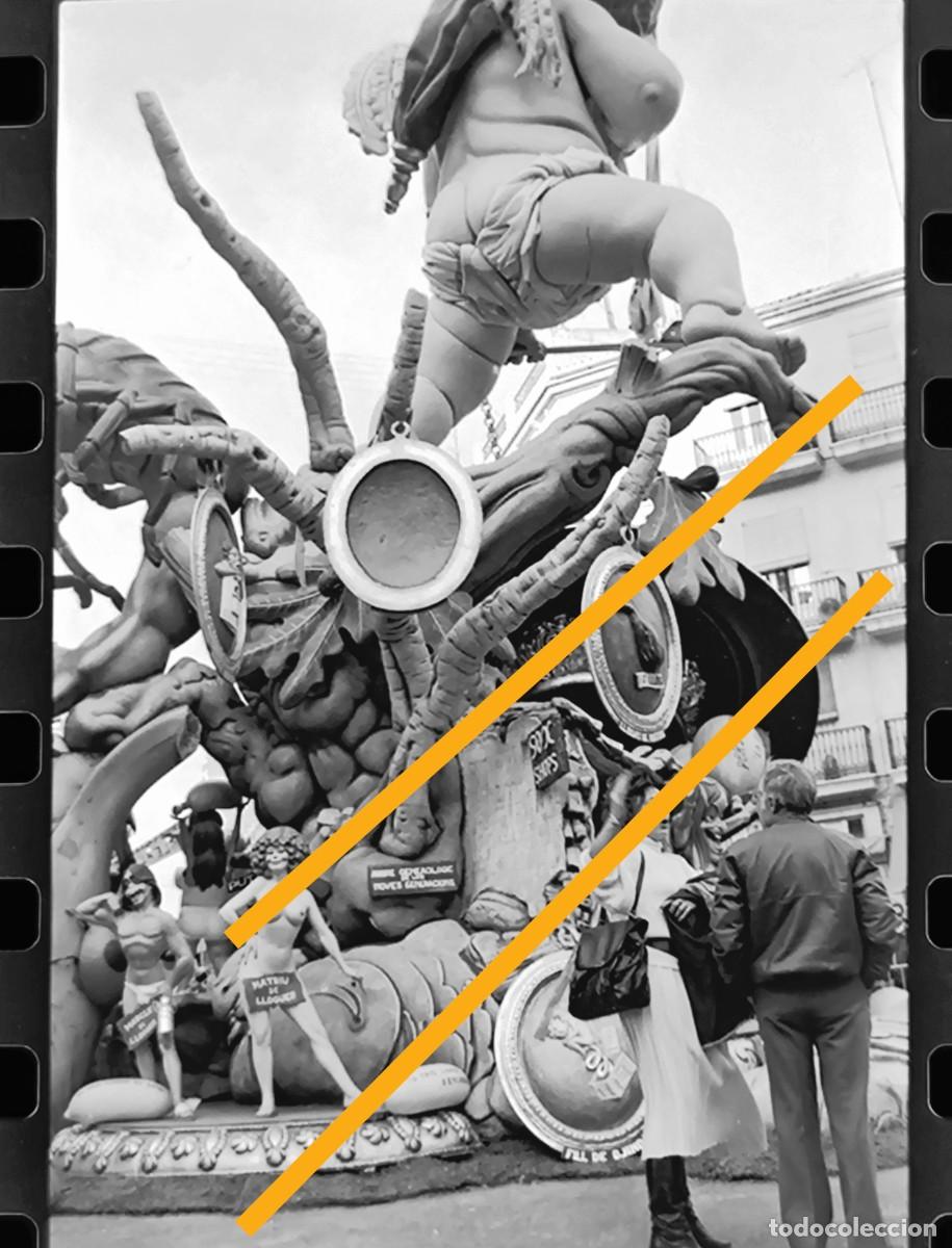 Fotograf&iacute;a antigua: Antiguo negativo de fotograf&iacute;a. Falla convento Jerusal&eacute;n. Fallas de Valencia. A&ntilde;o 1988