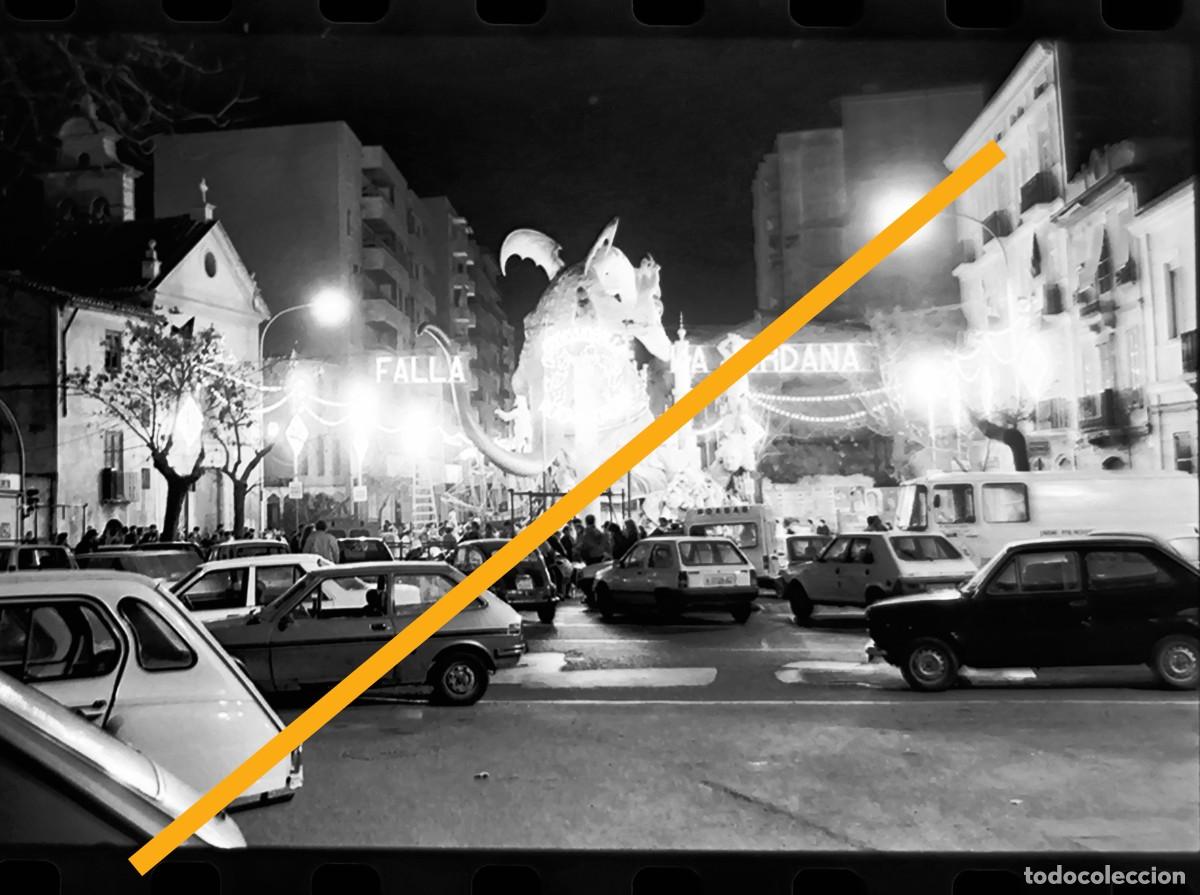 Fotograf&iacute;a antigua: Antiguo negativo de fotograf&iacute;a. Falla Na Jordana. Fallas de Valencia. A&ntilde;o 1988