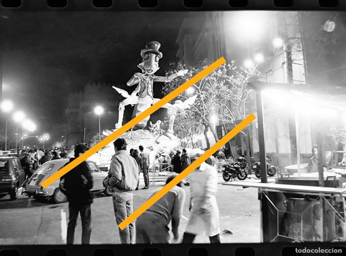 Fotograf&iacute;a antigua: Antiguo negativo de fotograf&iacute;a. Falla. Fallas de Valencia. A&ntilde;o 1988