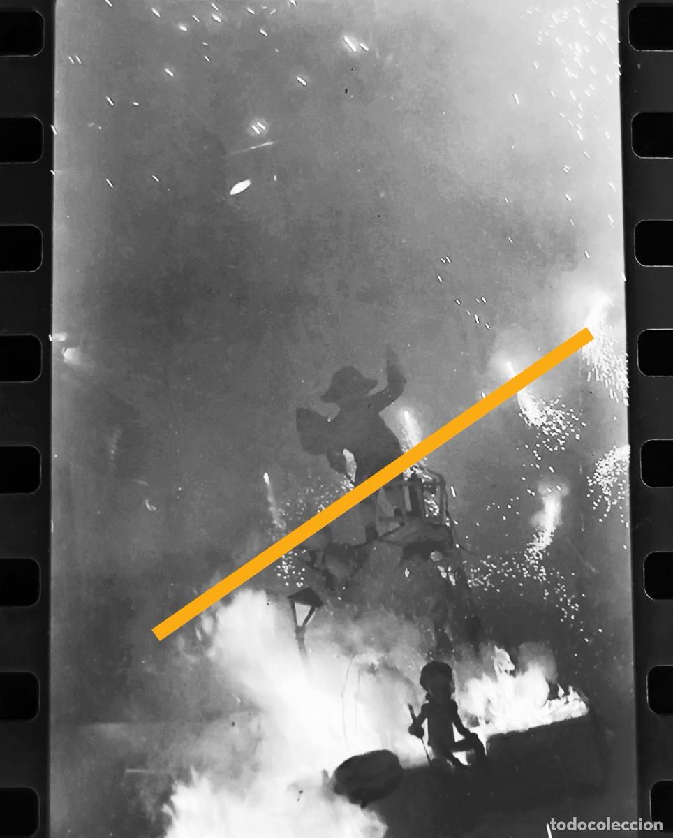 Fotograf&iacute;a antigua: Antiguo negativo de fotograf&iacute;a. Falla. Fallas de Valencia. A&ntilde;o 1985