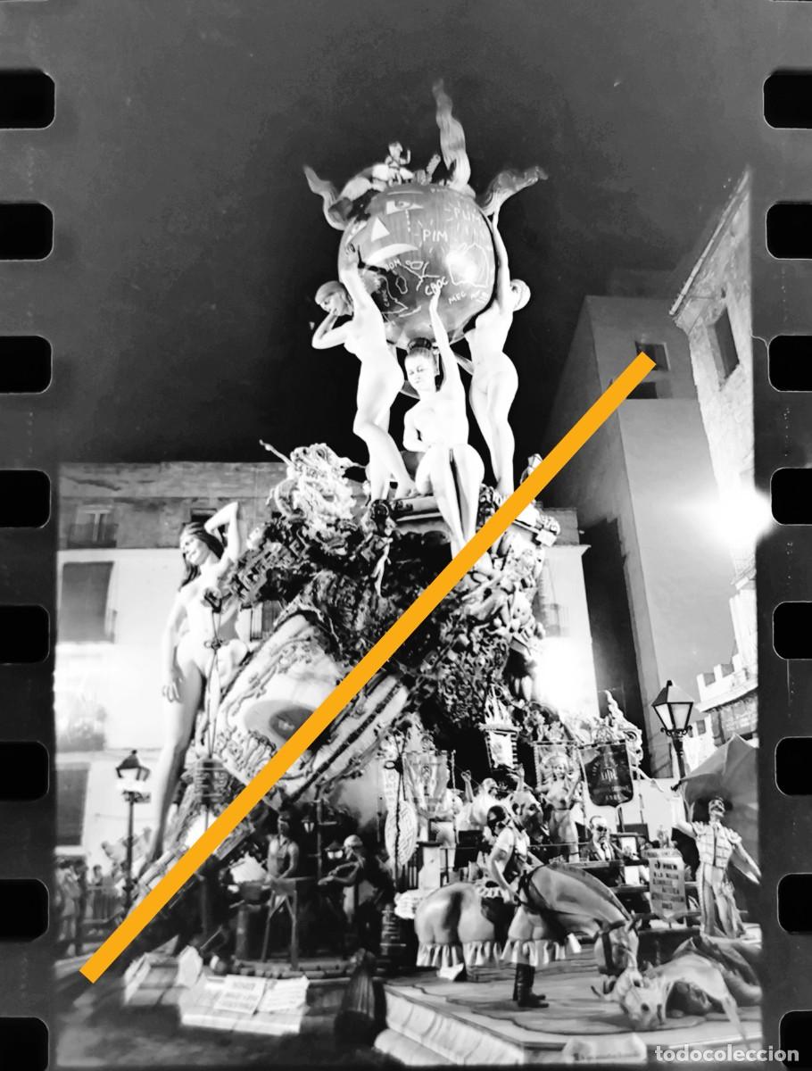 Fotograf&iacute;a antigua: Antiguo negativo de fotograf&iacute;a. Falla plaza del Pilar. Fallas de Valencia. A&ntilde;o 1985