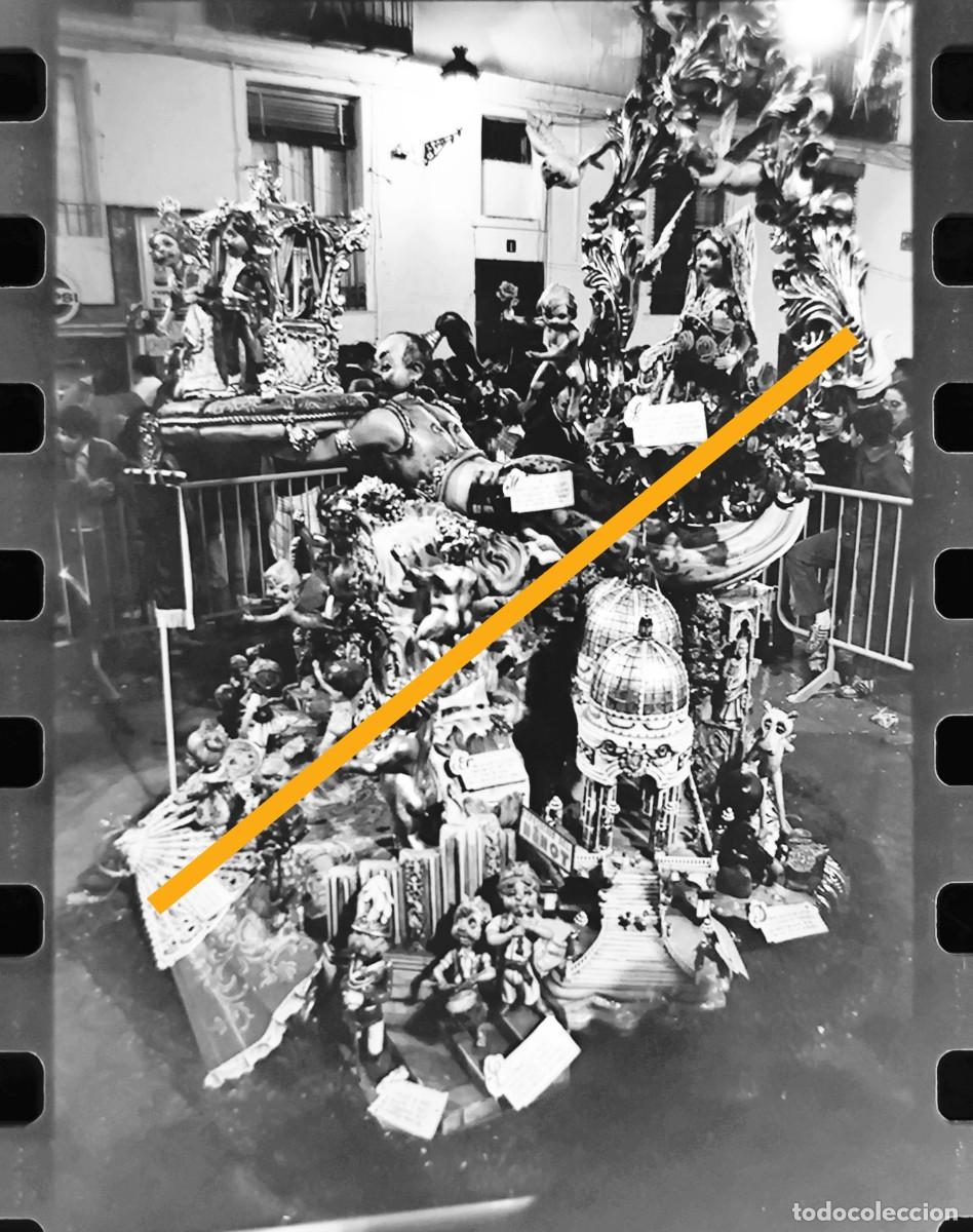 Fotograf&iacute;a antigua: Antiguo negativo de fotograf&iacute;a. Falla. Fallas de Valencia. A&ntilde;o 1985