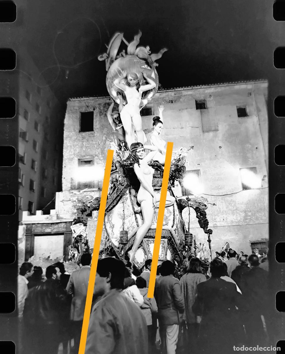 Fotograf&iacute;a antigua: Antiguo negativo de fotograf&iacute;a. Falla plaza del Pilar. Fallas de Valencia. A&ntilde;o 1985
