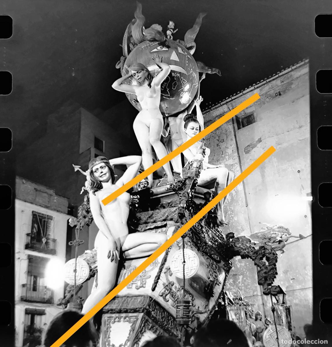 Fotograf&iacute;a antigua: Antiguo negativo de fotograf&iacute;a. Falla plaza del Pilar. Fallas de Valencia. A&ntilde;o 1985