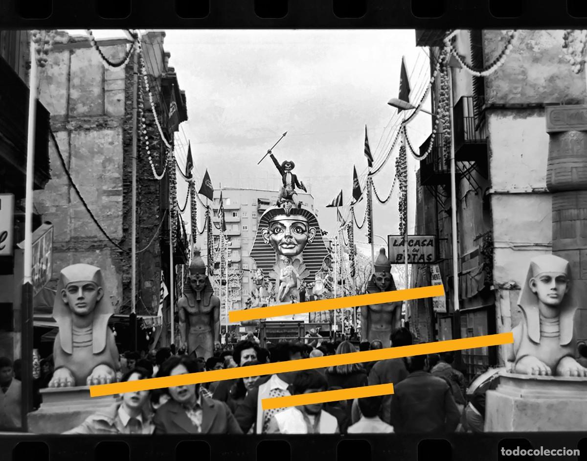 Fotograf&iacute;a antigua: Antiguo negativo de fotograf&iacute;a. Falla Na Jordana. Fallas de Valencia. A&ntilde;o 1985