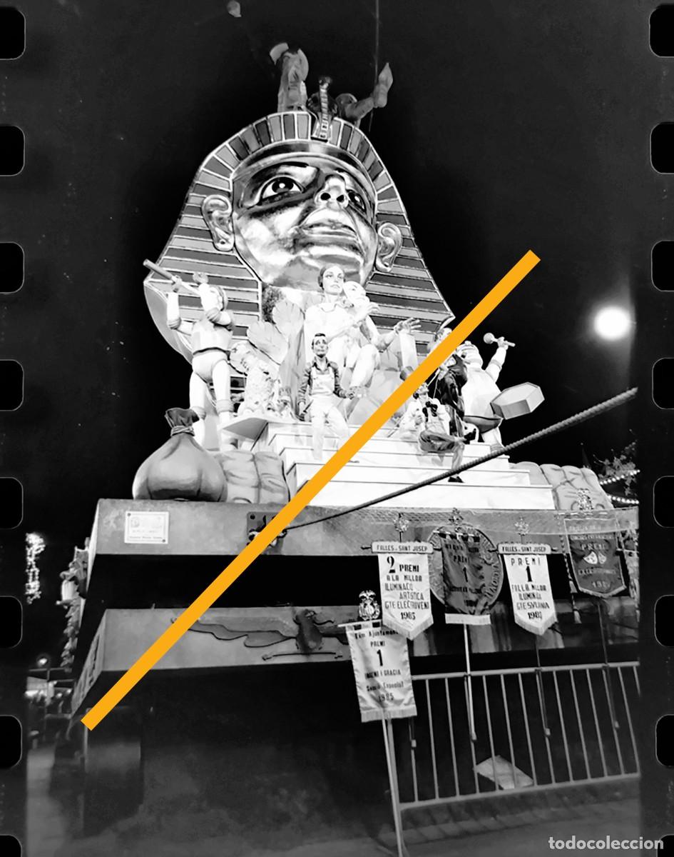 Fotograf&iacute;a antigua: Antiguo negativo de fotograf&iacute;a. Falla Na Jordana. Fallas de Valencia. A&ntilde;o 1985