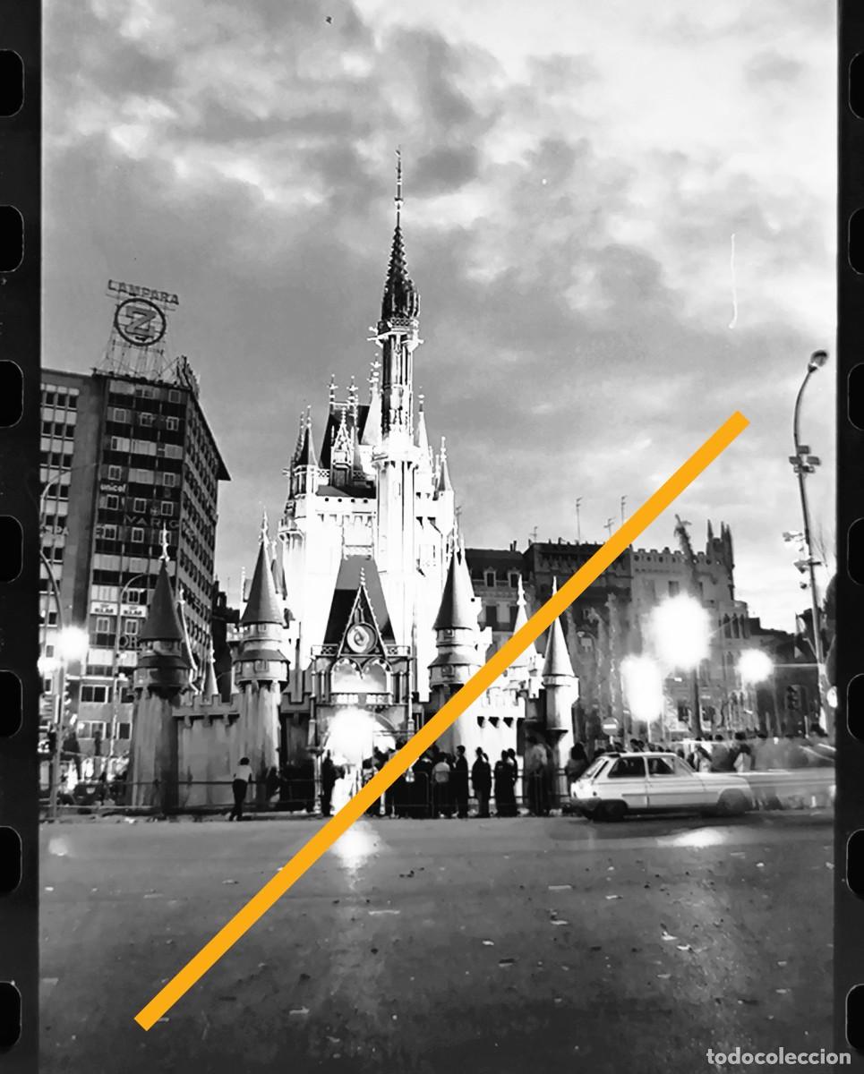 Fotograf&iacute;a antigua: Antiguo negativo de fotograf&iacute;a. Falla plaza del Ayuntamiento. Fallas de Valencia. A&ntilde;o 1985