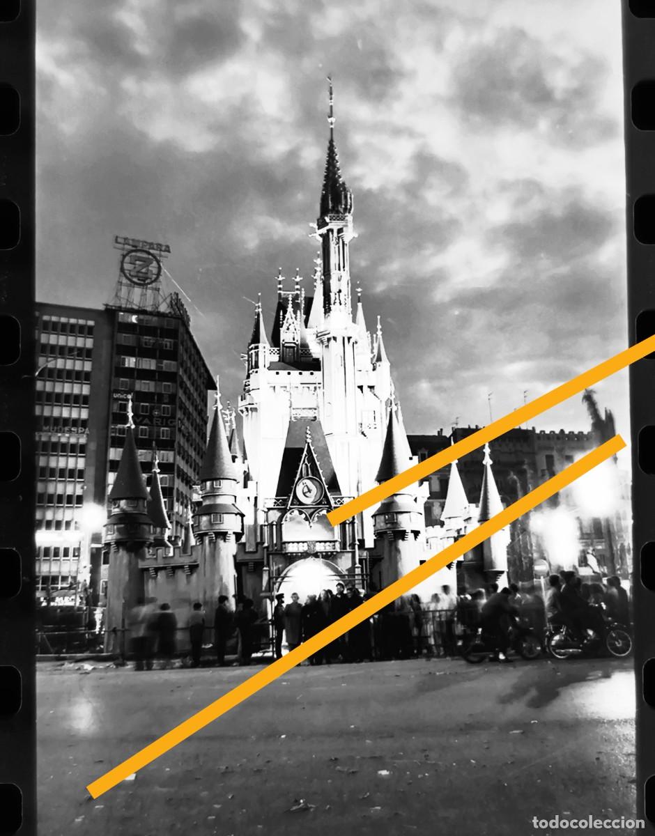 Fotograf&iacute;a antigua: Antiguo negativo de fotograf&iacute;a. Falla plaza del Ayuntamiento. Fallas de Valencia. A&ntilde;o 1985