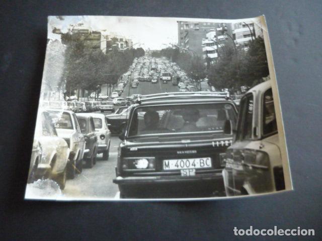 Fotograf&iacute;a antigua: MADRID TRAFICO URBANO ANTIGUA FOTOGRAFIA ORIGINAL 24 X 18 CM