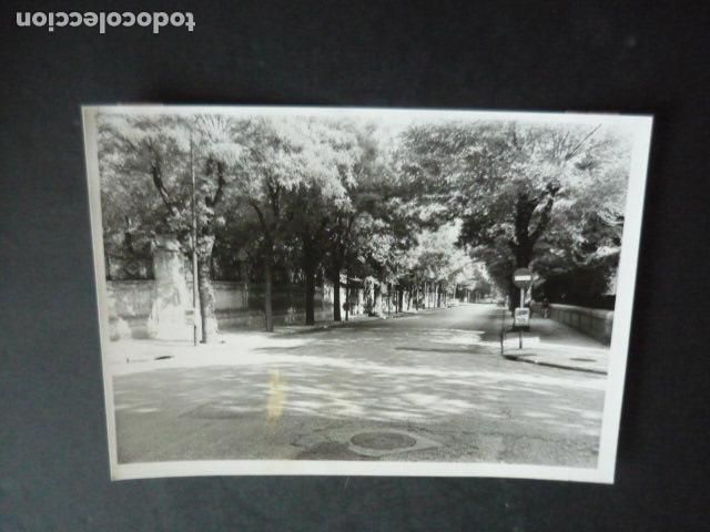 Fotograf&iacute;a antigua: MADRID UNA CALLE ANTIGUA FOTOGRAFIA ORIGINAL 18 X 13 CM