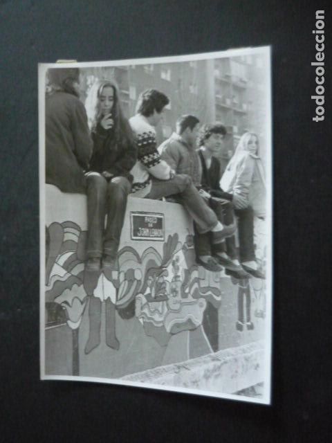 Fotograf&iacute;a antigua: MADRID PASEO DE JOHN LENON ANTIGUA FOTOGRAFIA ORIGINAL 18 X 13 CM