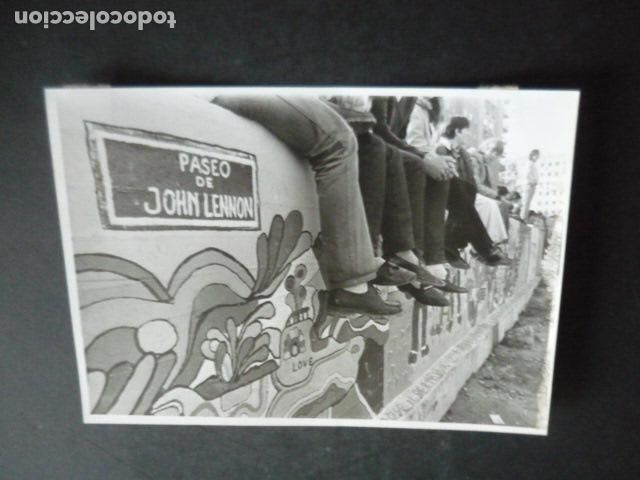 Fotograf&iacute;a antigua: MADRID PASEO DE JOHN LENON ANTIGUA FOTOGRAFIA ORIGINAL 18 X 13 CM